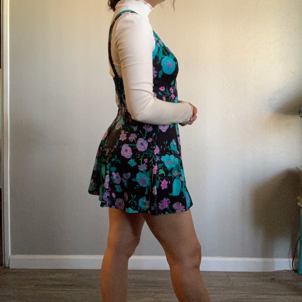 Super cute floral mini dress!!🌷🌹🌻🌼🌸🌺